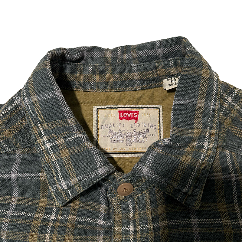 Plaid shirt collar with Levi's label